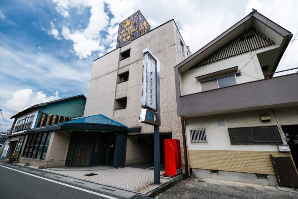 ホテルアウルム様 塔屋看板リニューアル 自立看板 ウィンドウサイン - サムネイル 5