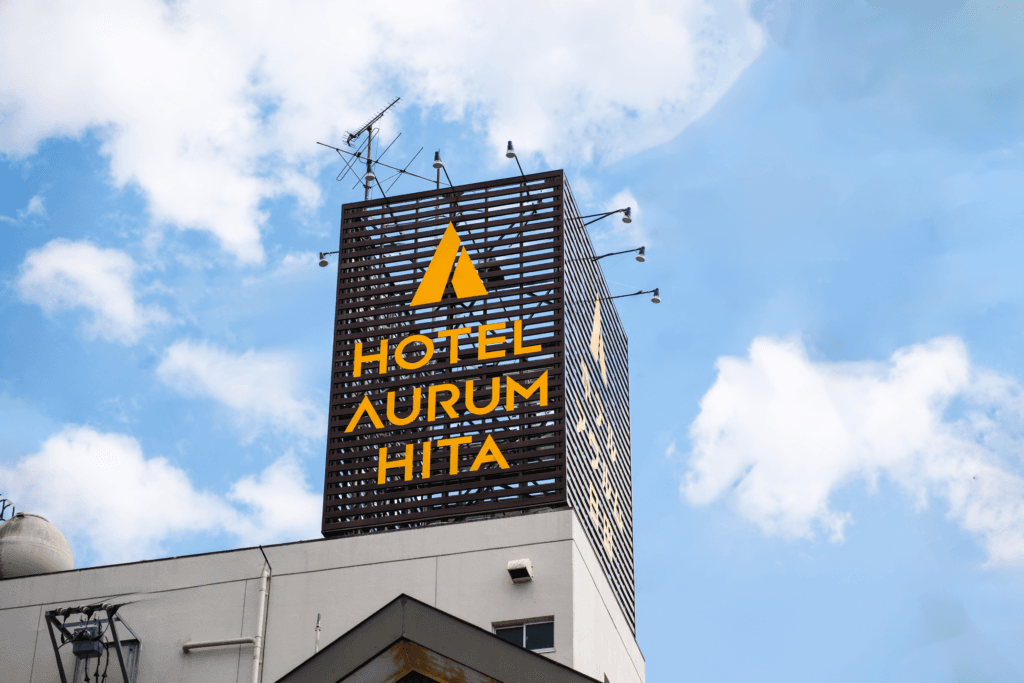 ホテルアウルム様 塔屋看板リニューアル 自立看板 ウィンドウサイン